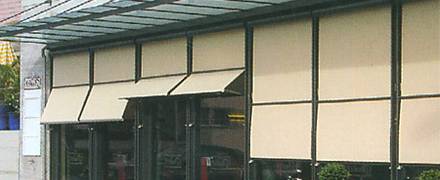 Gelenkarm-Markise mit Vierkant-Tragrohr in kompakter Bauweise (Tuchwelle vor Tragrohr), Gelenkarmmarkise